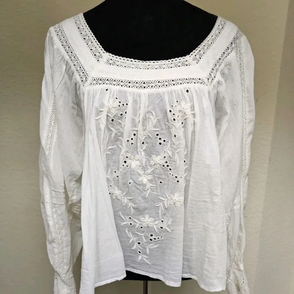 Elegant White Lace Trim Blouse-NWT- Size Medium - Picture 8 of 15